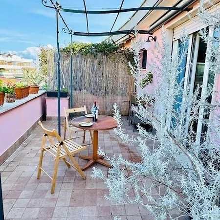 Penthouse Con Terrazzo Vista A Monteverde Apartment